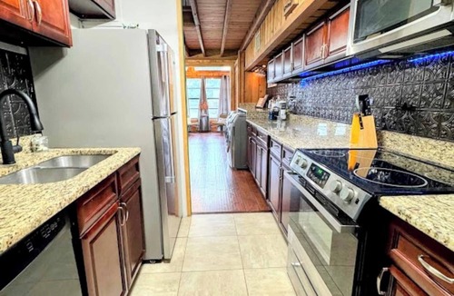 Clermont House | Hook's Cabin- Lake & Pool near Disney A-frame