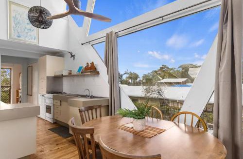 Tin Can Bay House | Hook Wine and Sinker