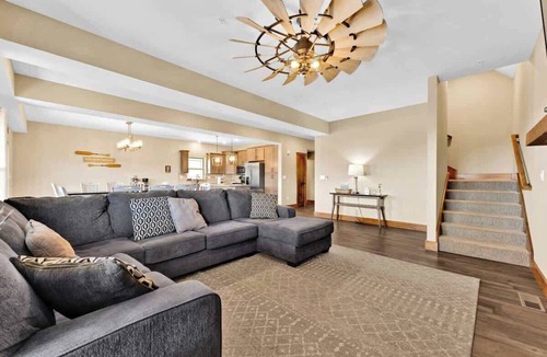 Hollister House | Hooked on Branson Cove - Pool Hot Tub Fireplace
