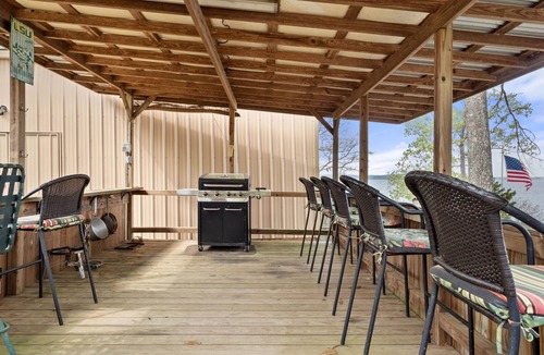 Negreet Cabin | Hooked On Toledo - Lakefront Cabin on Toledo Bend - Boathouse & Dramatic Sunsets