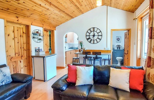 Honiton Cottage | Hooked Rise Holiday Lodge