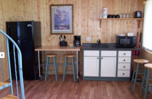 Poynette House | Hookers Resort Cabin Home 1