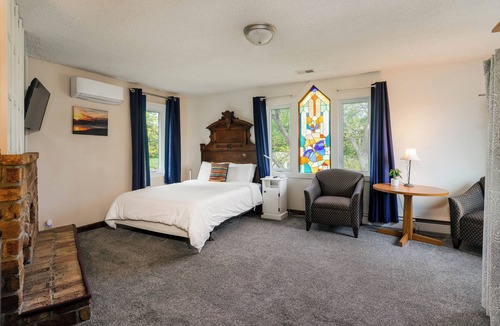Fennville Bed & Breakfast | Hop & Vine Inn