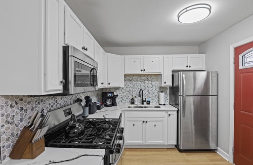 Romeoville House | Hope: 4BR 2BT House w/Fully Fenced Yard!