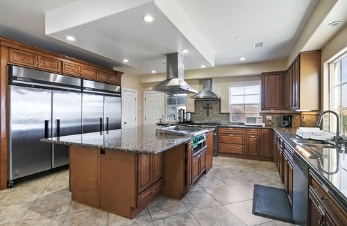 Perris House | Hope Haven, Christian Setting, Sleeps 76. 20Baths, Ideal for Groups & Churches