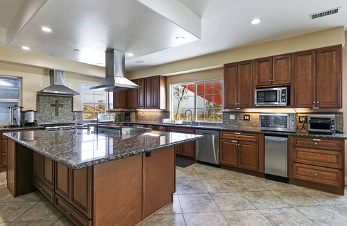Perris House | Hope Haven, Christian Setting, Sleeps 76. 20Baths, Ideal for Groups & Churches