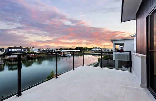 Gold Coast House | Hope Island Luxury Oasis 5BR Waterfront Escape