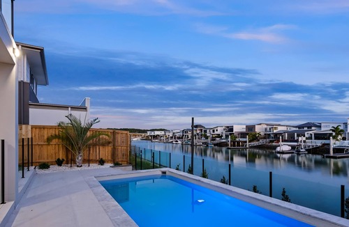 Gold Coast House | Hope Island Luxury Oasis 5BR Waterfront Escape