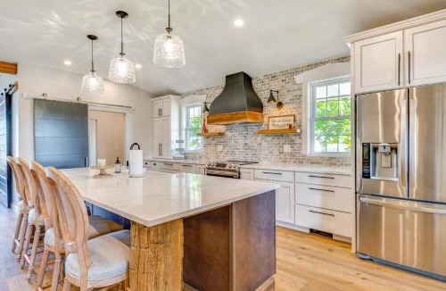 Needham House | Hope Retreat w/Furnished Deck Near Parks!