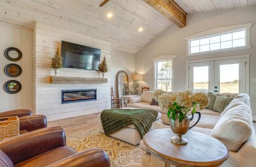 Needham House | Hope Retreat w/Furnished Deck Near Parks!