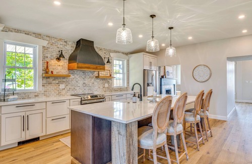 Needham House | Hope Retreat w/Furnished Deck Near Parks!