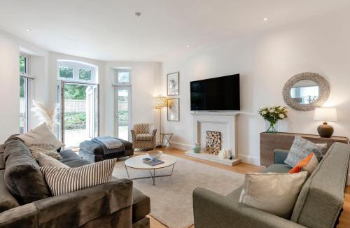 West Cliff Apartment | Hoppapill House