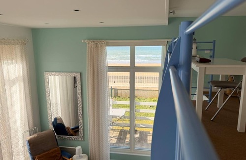 Asnelles House | Horizon Bleu II, seafront/garden/parking/wifi