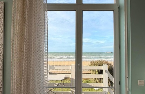 Asnelles House | Horizon Bleu II, seafront/garden/parking/wifi