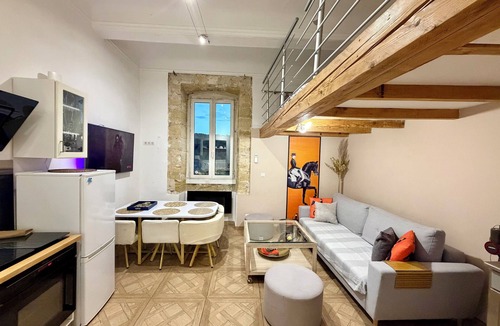 Les Pennes-Mirabeau Apartment | Horizon Dans le Vieux Village des Pennes