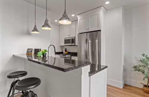 Northeast South Bend Apartment | Horizon Glow | High Rise | Downtown South Bend ND