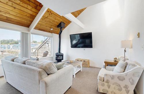 Historic Bayfront Apartment | Horizon Hideout C202 and 302