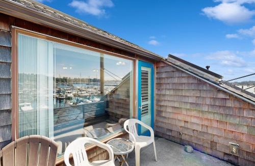 Historic Bayfront Apartment | Horizon Hideout C202 and 302