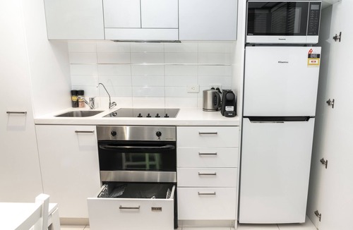 Adelaide Central Business District Apartment | Horizons 1402