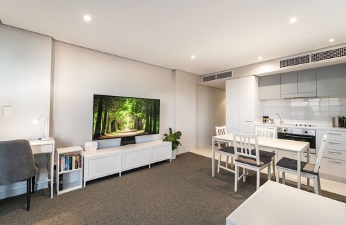 Adelaide Central Business District Apartment | Horizons 1402