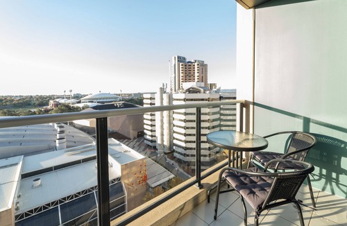 Adelaide Central Business District Apartment | Horizons 1402