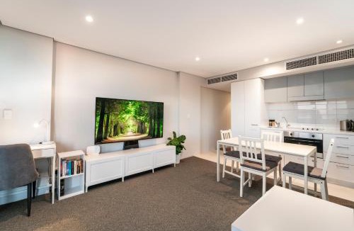 Adelaide Central Business District Apartment | Horizons 1402 - Free carpark