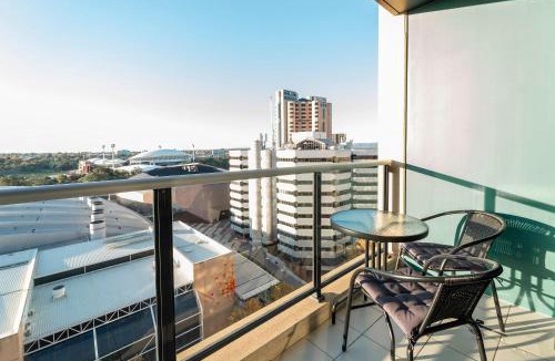 Adelaide Central Business District Apartment | Horizons 1402 - Free carpark