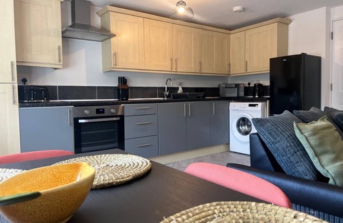 Horley Apartment | Horley Apartments Flat 3