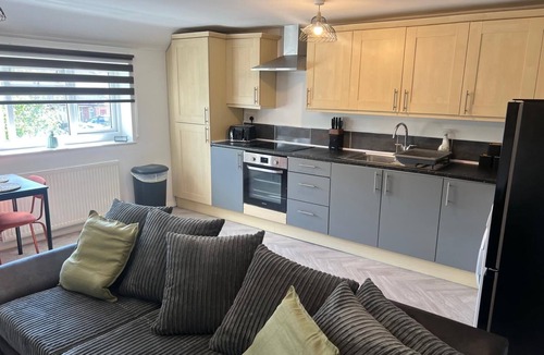 Horley Apartment | Horley Apartments Flat 3