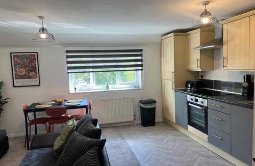 Horley Apartment | Horley Apartments Flat 3