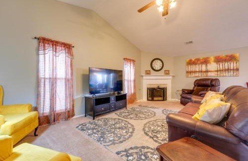 Horn Lake House | Horn Lake Home w/Yard: 8 Mi to Graceland!