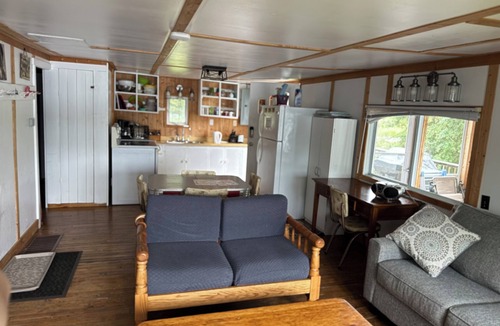 Cecebe Cottage | Horn Lake, Lakefront Cottage (4 Season), Burk's Falls