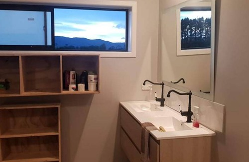 Horotiu House | Horotiu group Accomodation