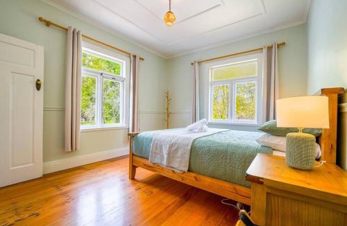 Dairy Flat House | Horse Club Retreat 3 Bedrooms