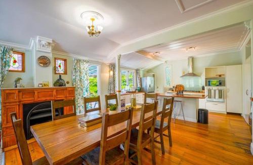 Dairy Flat House | Horse Club Retreat 3 Bedrooms