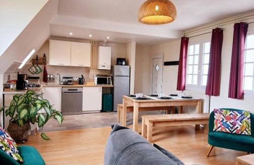 Saint-Martin-en-Biere Apartment | Horse dream