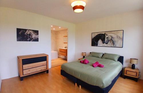 Saint-Martin-en-Biere Apartment | Horse dream
