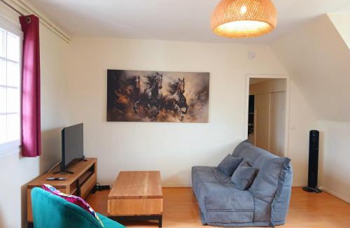 Saint-Martin-en-Biere Apartment | Horse dream