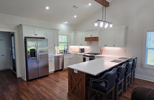 Aiken Cottage | Horse Farm Stay - King Bed - Horses Welcome!