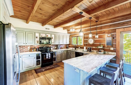 Loveland Cabin | Horse Ranch Log Home w/Hot Tub & Lake!