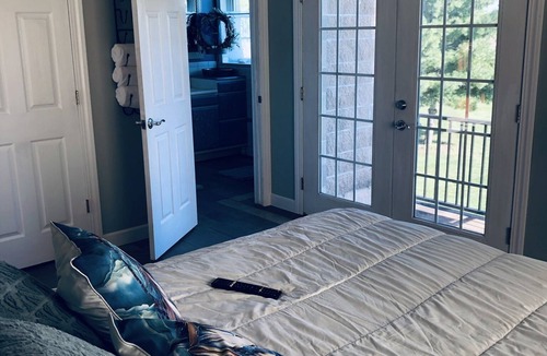 Bryant Bed & Breakfast | Horse stable 10 minutes North of Le Claire, Iowa