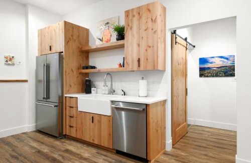 Hood River Apartment | Horsefeathers Hotel