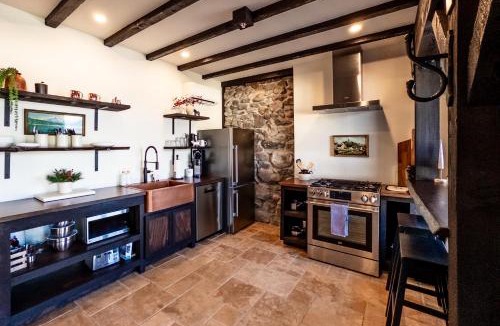 Hood River Apartment | Horsefeathers Hotel