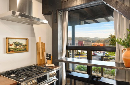 Hood River Apartment | Horsefeathers Hotel