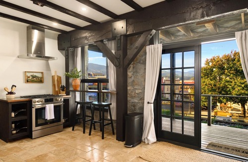 Hood River Apartment | Horsefeathers Hotel