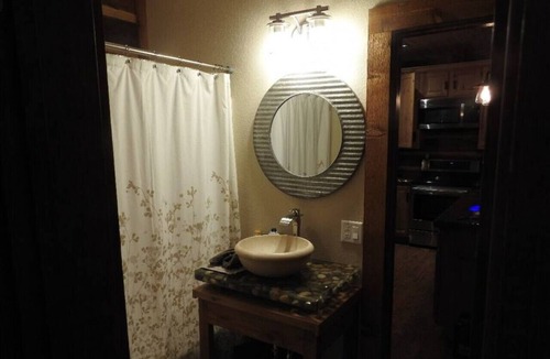 Alix Cabin | Horsehead Lake Lodge I LakeViews! Waterfall!