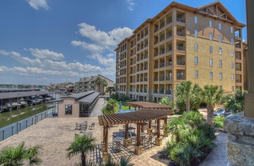 Horseshoe Bay Condo | Horseshoe Bay Escape - Lakefront Corner Condo