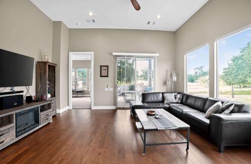 Horseshoe Bay West House | Horseshoe Bay Hideout