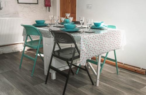 Felinfach House | Horseshoe Cottage Aberaeron