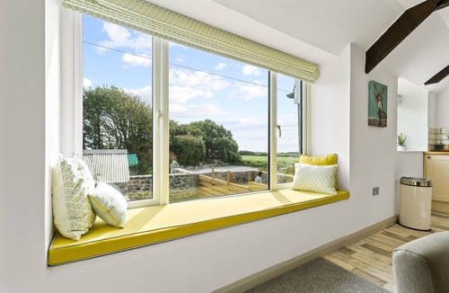 Helston House | Horseshoe Cottage @ Arrowan Common Farm